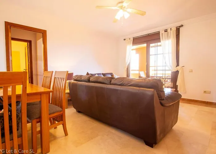 Sea View Apartment 200M To Beach
