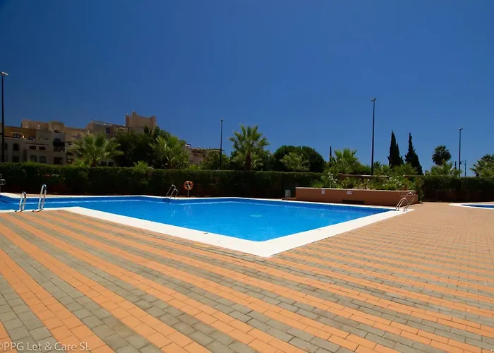 Sea View Apartment 200M To Beach